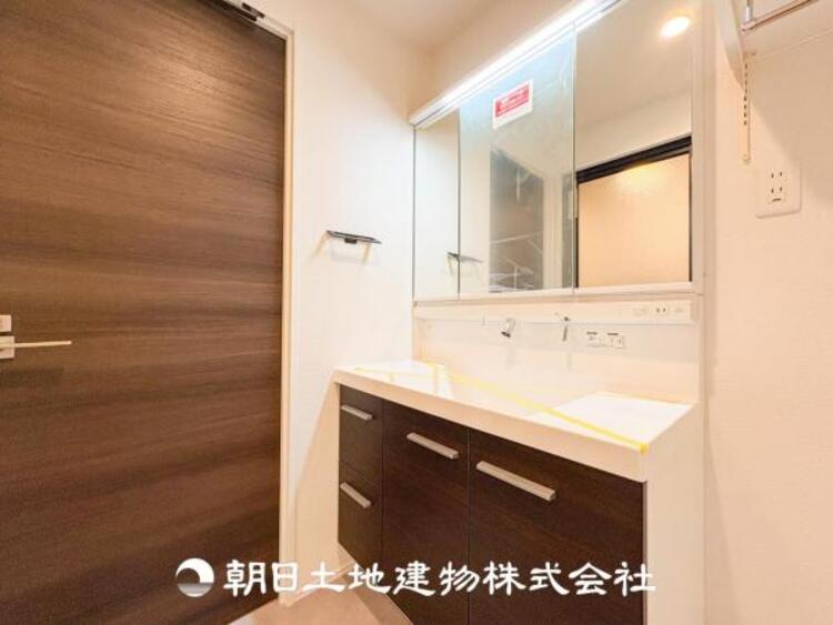 洗面 慌ただしい1日が始まり、充実した1日の終わりを締めくくる洗面所。