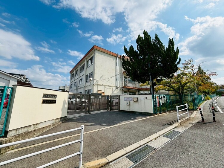 その他 奈良市立鳥見小学校まで約1100ｍ（徒歩14分）