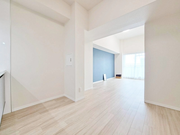 居間 忙しく過ぎゆく日常を置き去るほど、ゆったりした時間が流れるリビング。