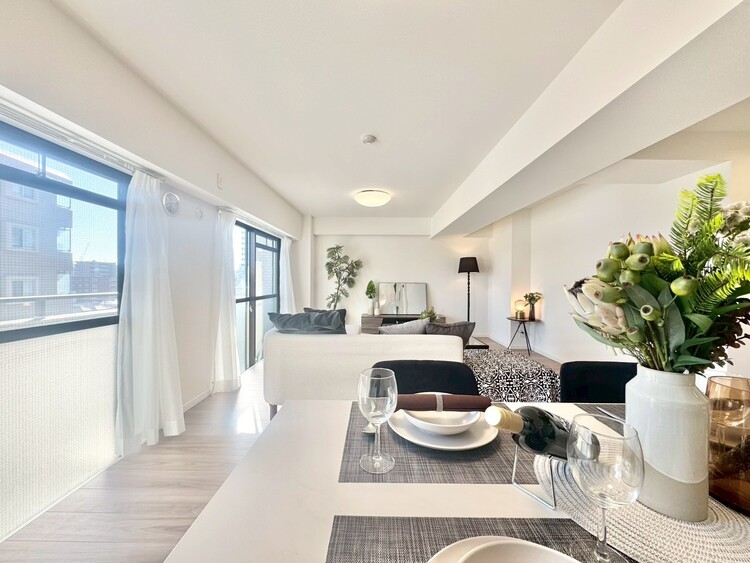 居間 快適に過ごす毎日を求めて、暮らしの中でご自身の「マイホーム」に創り上げてください。