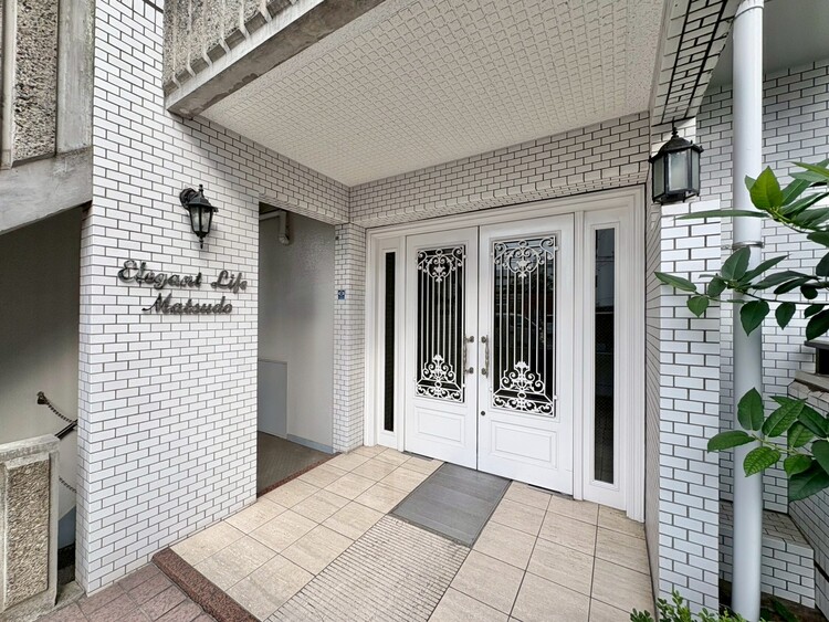 エントランス 外と内をつなぐエントランスは、まさに顔となる場所。