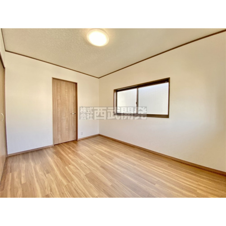 内装 落ち着いた、温かみのある居室空間です