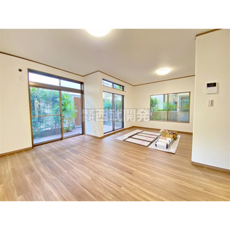 居間 たっぷりの陽光に包まれる明るいＬＤＫ