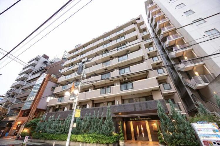 外観 街に溶けこみ美しい景観を生み出すこの邸宅は、採光や風通しまで考え抜いて造り上げました。