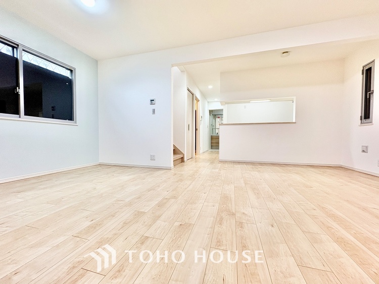 内装 【愛する人達】との幸せな時間をここで楽しむ。耐震性、デザイン、そして対面キッチンを備えたユーティリティー。何も妥協しないライフスタイル。愛する家族を大切にする人達が住まう家。