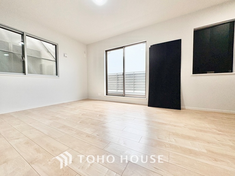 内装 【自身の道】華道、剣道、そしてここで暮らす者の正道。物事の正しい考えや愛する家族とのコミュニケーション。そんな考えの暮らし方がこの空間にも散りばめられている。