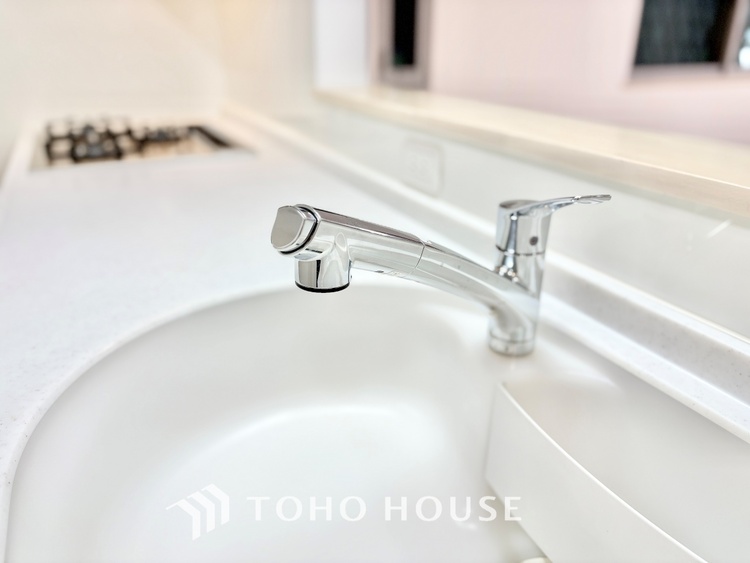 キッチン 【素敵な空間】君の姿に一瞬足を止めていた。美しくて惑わされてしまった自分が信じられない位素敵な空間。そしてこの空間に君がいて喜び歌を歌う僕が燥いでいる。