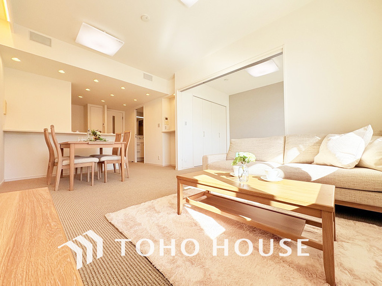 内装 広がりのある住空間、家族が集まるリビング・ダイニング