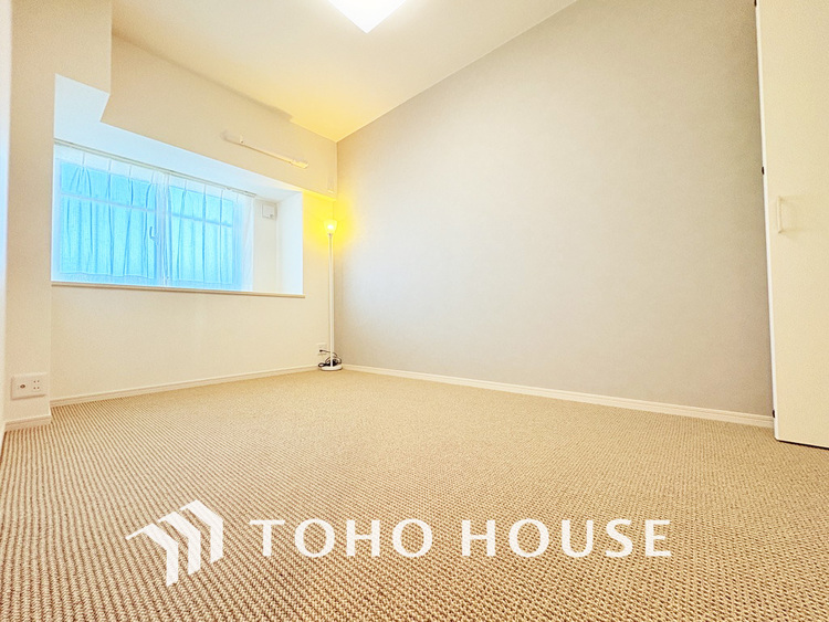 内装 採光もある洋室は、くつろぎのひと時を過ごすのにぴったり