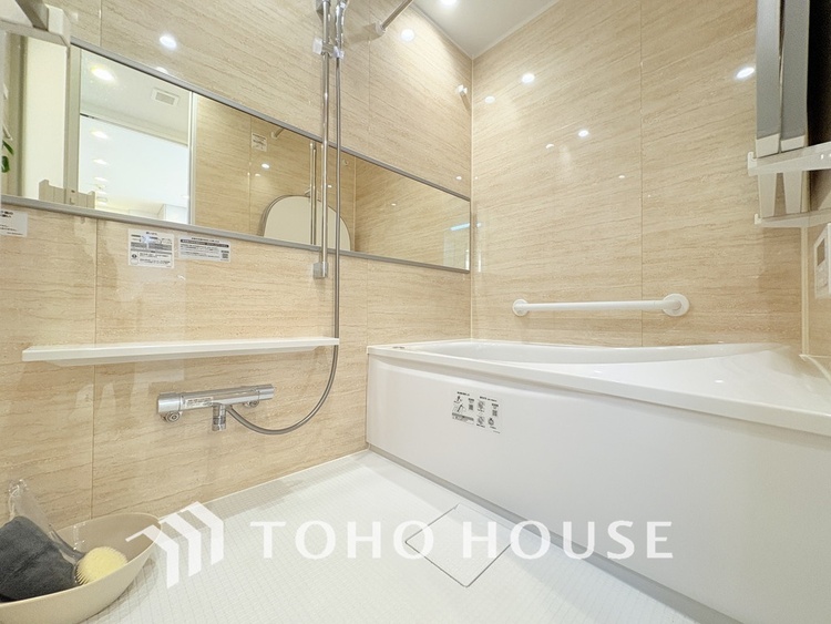 風呂 一日の疲れを癒すバスルームは、心地よいリラックスを叶える清潔感溢れる空間