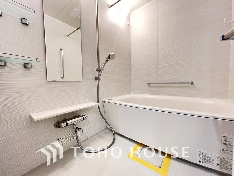 風呂 一日の疲れを癒すバスルームは、心地よいリラックスを叶える清潔感溢れる空間