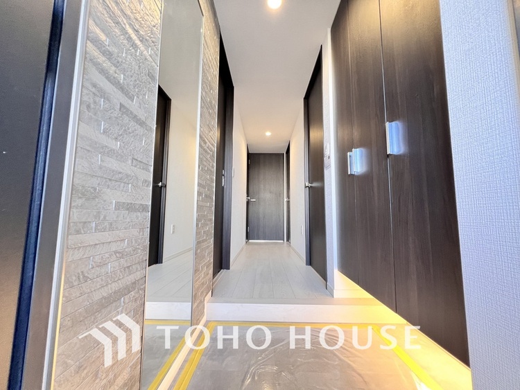 玄関 飾り過ぎないシンプルな内装の玄関