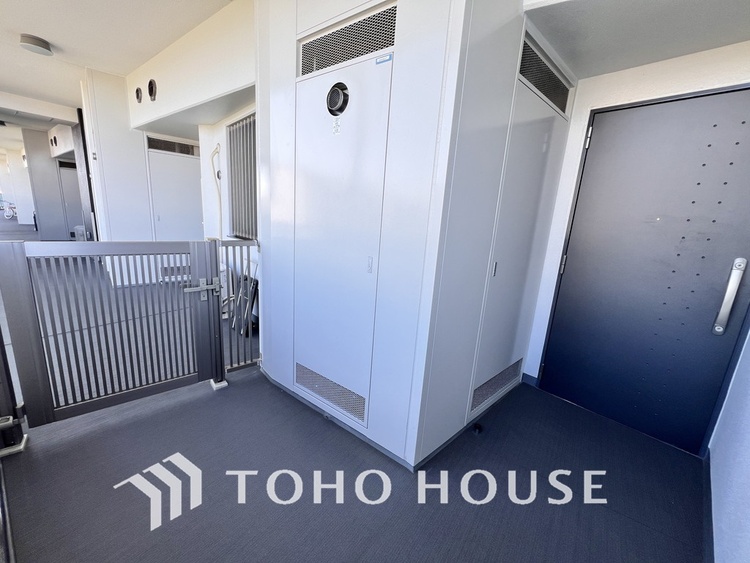 玄関 廊下からの視線を遮りプライバシー保護にも役立つ独立性の高いポーチ