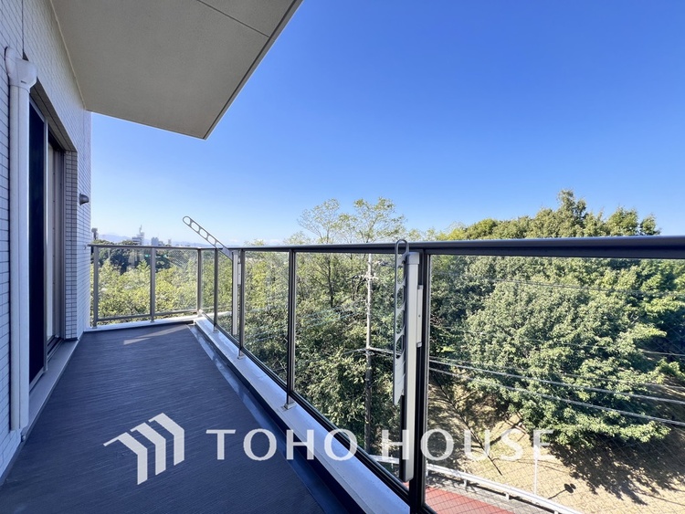 バルコニー 陽当たり良好なバルコニー