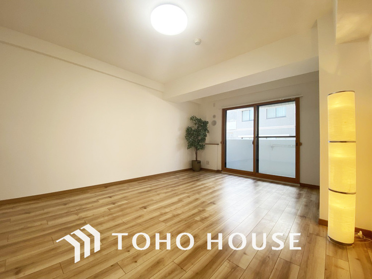 内装 広がりのある住空間、家族が集まるリビング・ダイニング