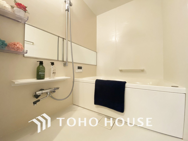 風呂 一日の疲れを癒すバスルームは、心地よいリラックスを叶える清潔感溢れる空間