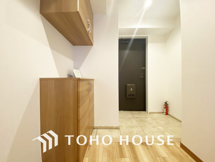 玄関 飾り過ぎないシンプルな内装の玄関