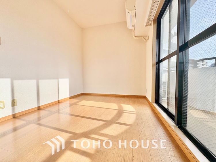 内装 寝室は一日の疲れを癒す大切な空間。快適で落ち着けるおすすめの間取りです。