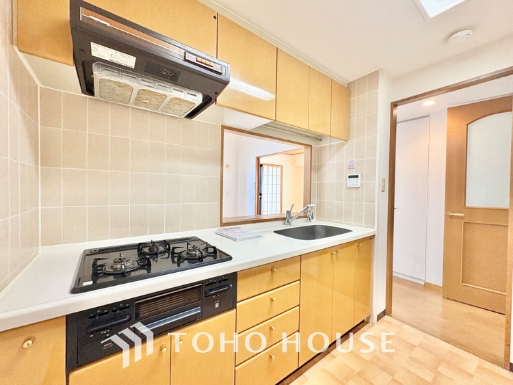 キッチン 時を超えて愛されるデザインが、日常を特別なひとときへと昇華させます。この場所から、心満たされる豊かな食卓が始まります。