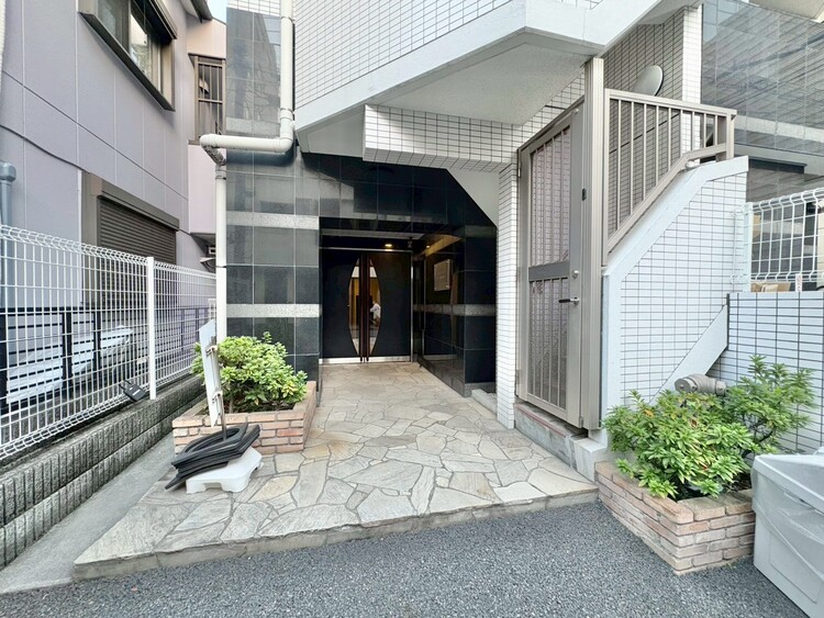 その他 上質感漂う玄関アプローチです。