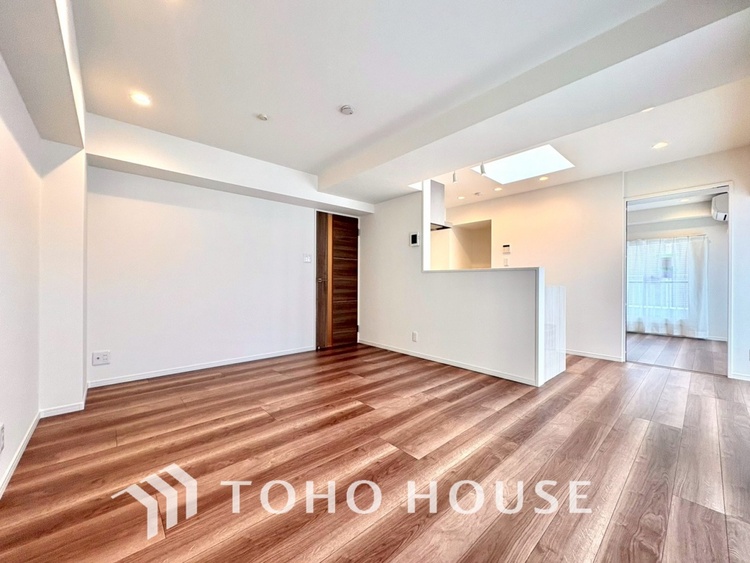 内装 【LIVING】◆眩い◆光が燦々と入り、家族の笑顔を照らす。「いつまでも続いて」と願う夢のような毎日がここにある。