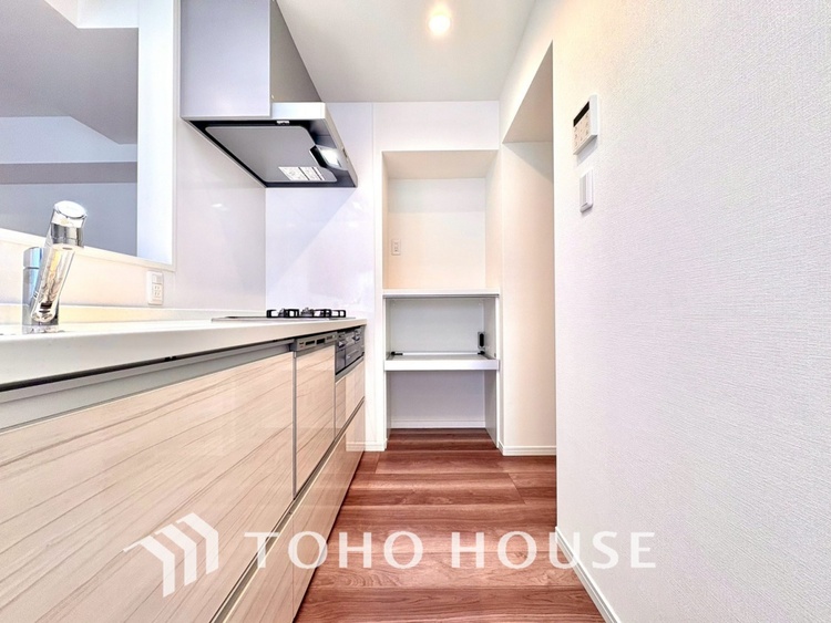 キッチン 【KITCHEN】◆ワクワク◆開放的で機能性も高いシステムキッチン。お子様は毎日のご飯にワクワク！