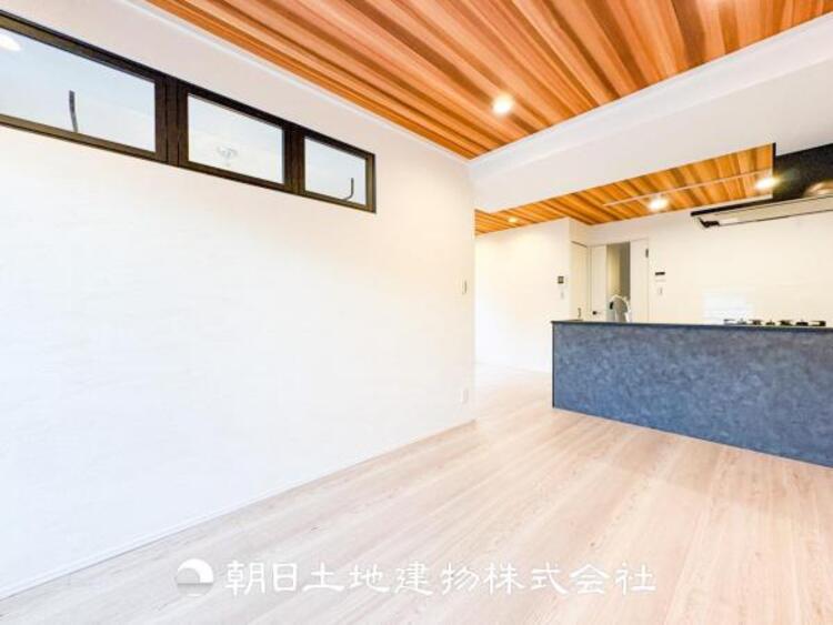 居間 大切な人とともに、心穏やかに過ごすひとときになるリビング。