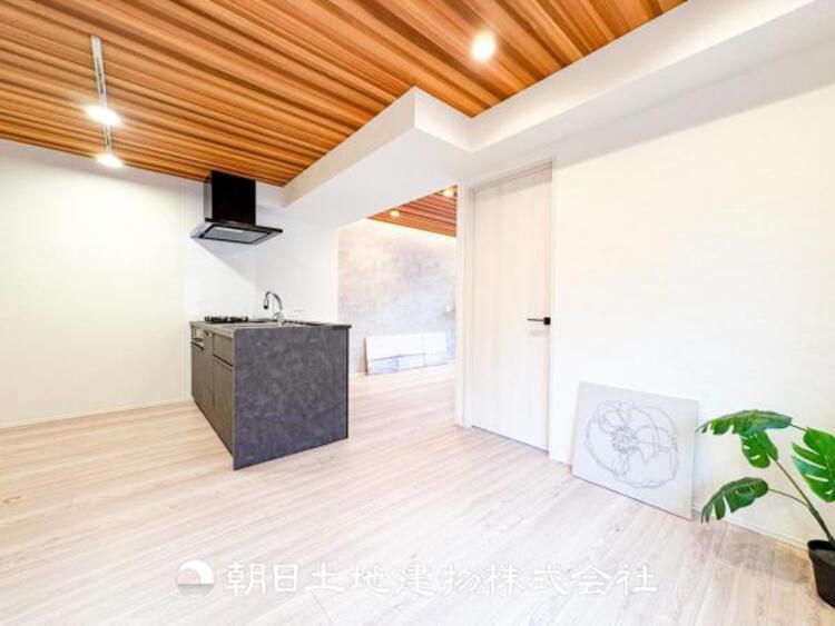 居間 話に夢中になりすぎて、ついつい時を忘れてしまう。