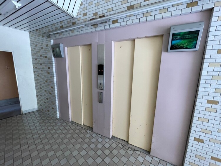 その他 エレベーターが2基あります。