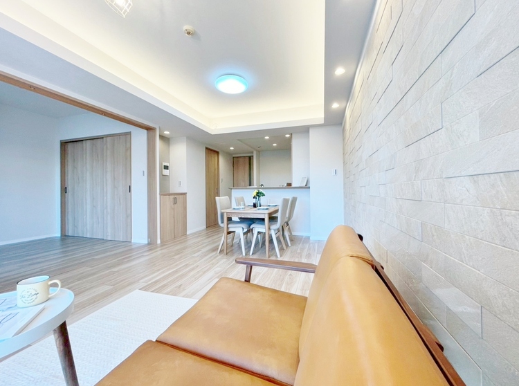 居間 忙しく過ぎゆく日常を置き去るほど、ゆったりした時間が流れるリビング。