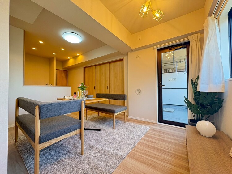 居間 飾り過ぎないシンプルな内装と偏り過ぎないデザインで統一しました。