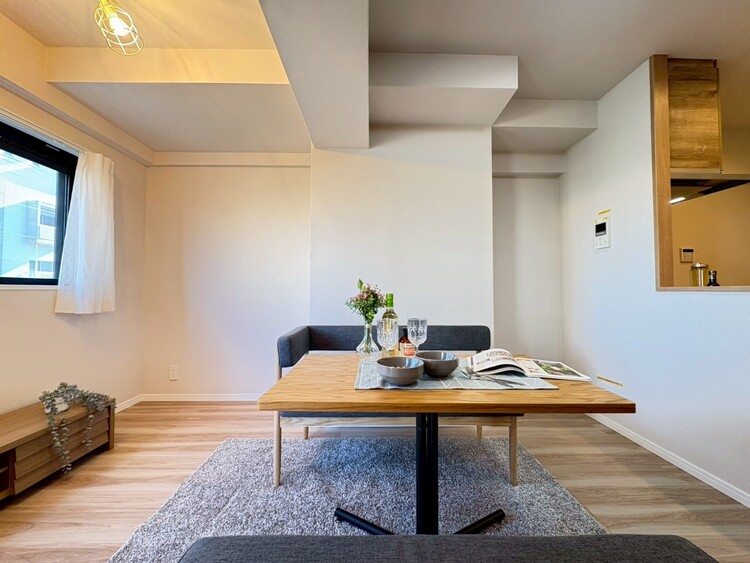 居間 快適に過ごす毎日を求めて、暮らしの中でご自身の「マイホーム」に創り上げてください。