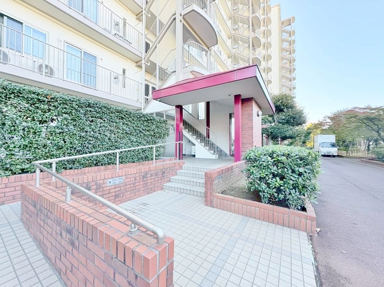 エントランス 外と内をつなぐエントランスは、まさに顔となる場所。