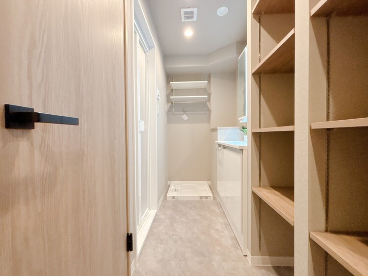 洗面 清潔感と心地よさを重視した、上質感漂うパウダールーム。