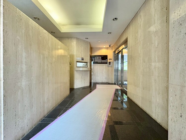 エントランス エントランス内部は、管理が行き届き清潔な共有スペースとなっています。