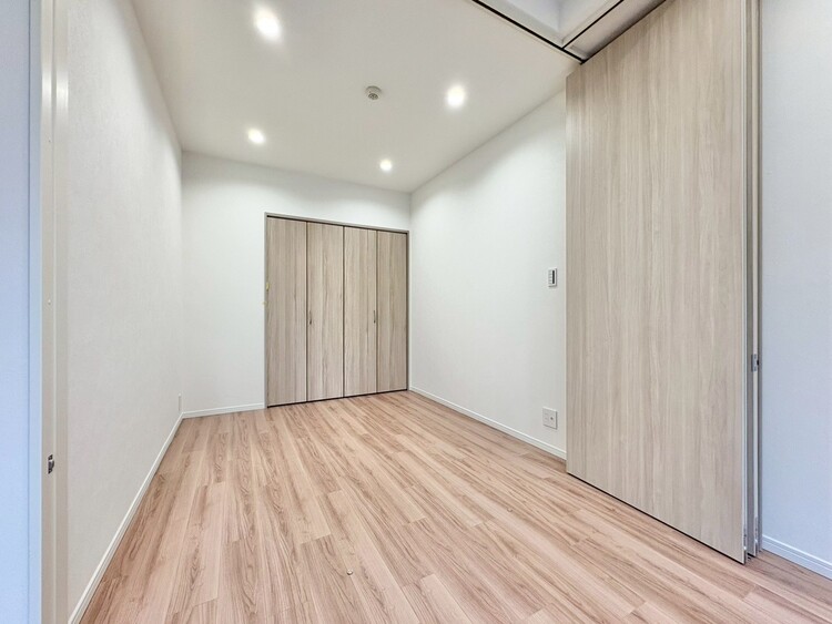 寝室 ベッドも十分に設置するスペースがあります。