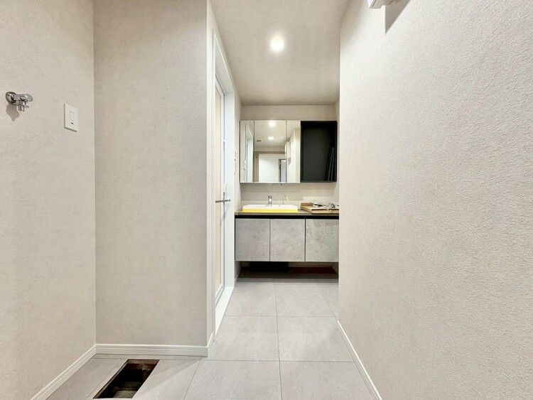 洗面 清潔感と心地よさを重視した、上質感漂うパウダールーム。