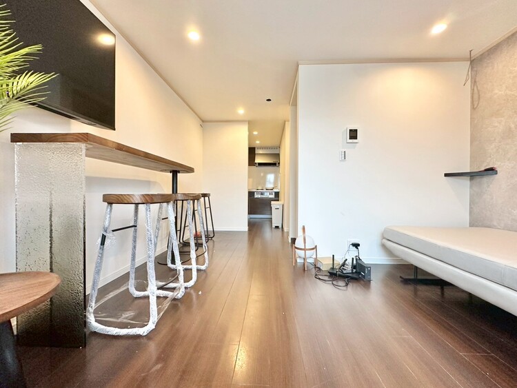 居間 忙しく過ぎゆく日常を置き去るほど、ゆったりした時間が流れるリビング。