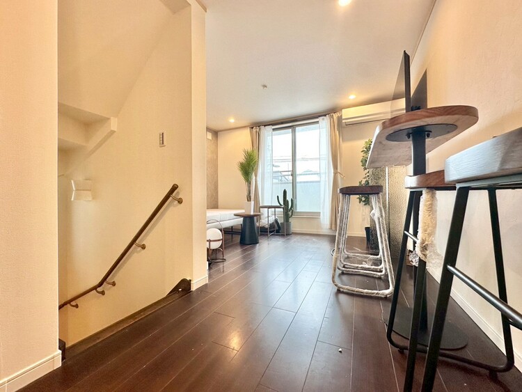 居間 快適に過ごす毎日を求めて、暮らしの中でご自身の「マイホーム」に創り上げてください。