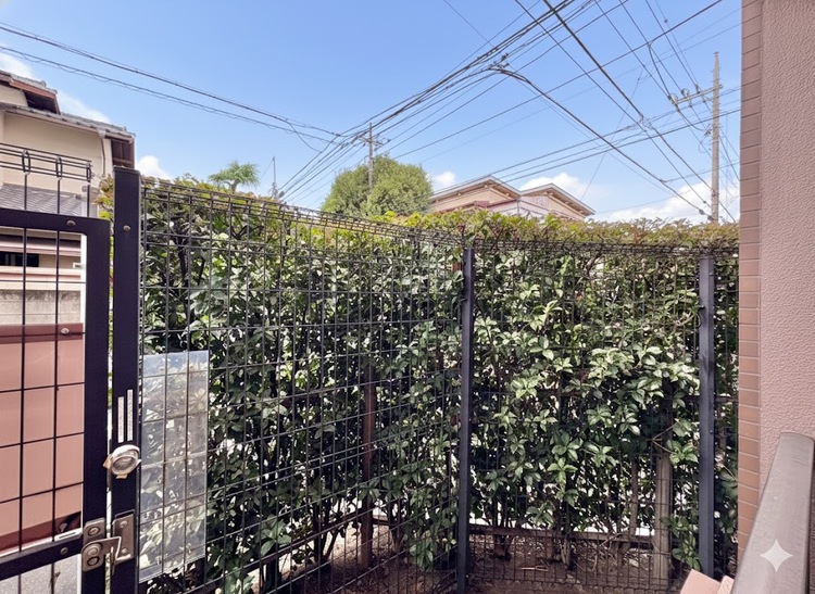 バルコニー 窓を開けると広がる青空。心をリフレッシュして日々を過ごしていきましょう。