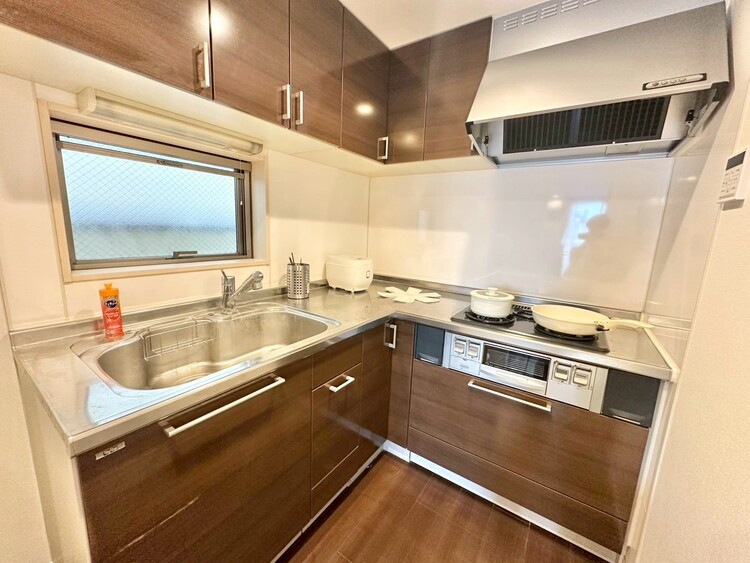 キッチン スマートな意匠と充実の機能を備えたキッチンが、暮らしにおいしい彩りを添えます。