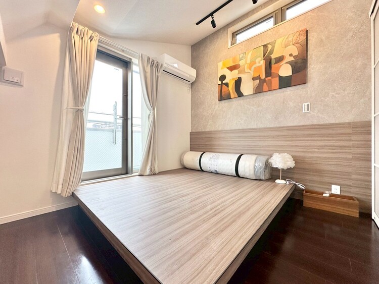 寝室 ベッドも十分に設置するスペースがあります。