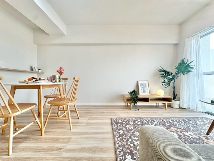 居間 飾り過ぎないシンプルな内装と偏り過ぎないデザインで統一しました。