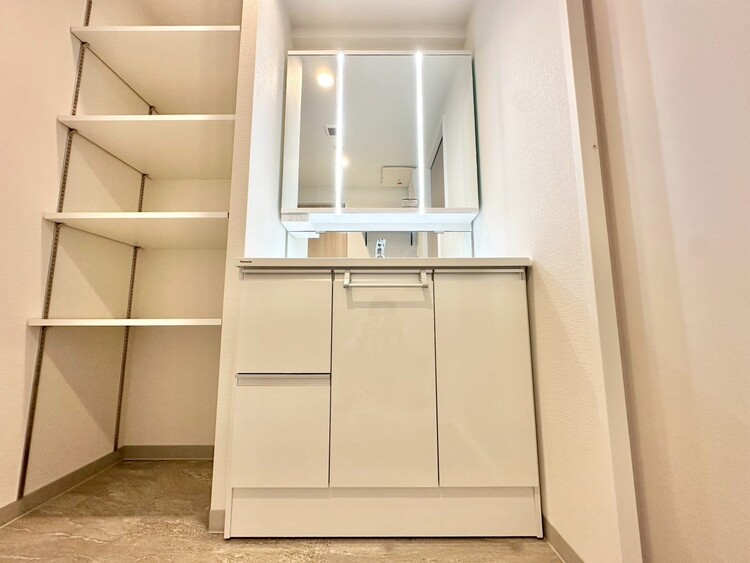 洗面 何かと物が増える場所だからこそ、スッキリと見映えの良い空間に。