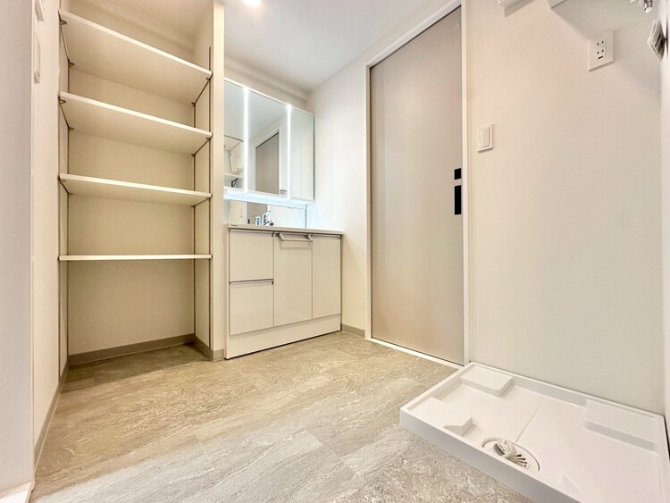 洗面 清潔感と心地よさを重視した、上質感漂うパウダールーム。