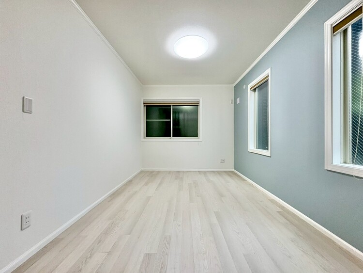 寝室 ベッドも十分に設置するスペースがあります。