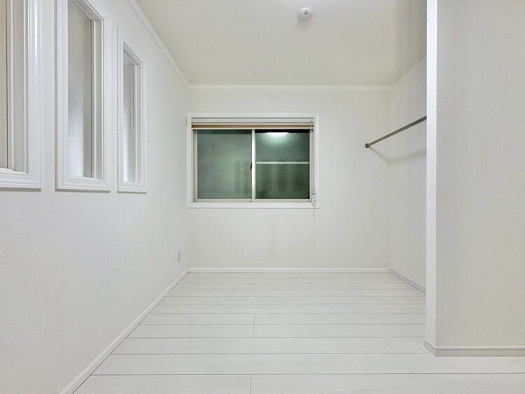 子供部屋 収納スペースが付いていて、お部屋を広く使っていただけます。