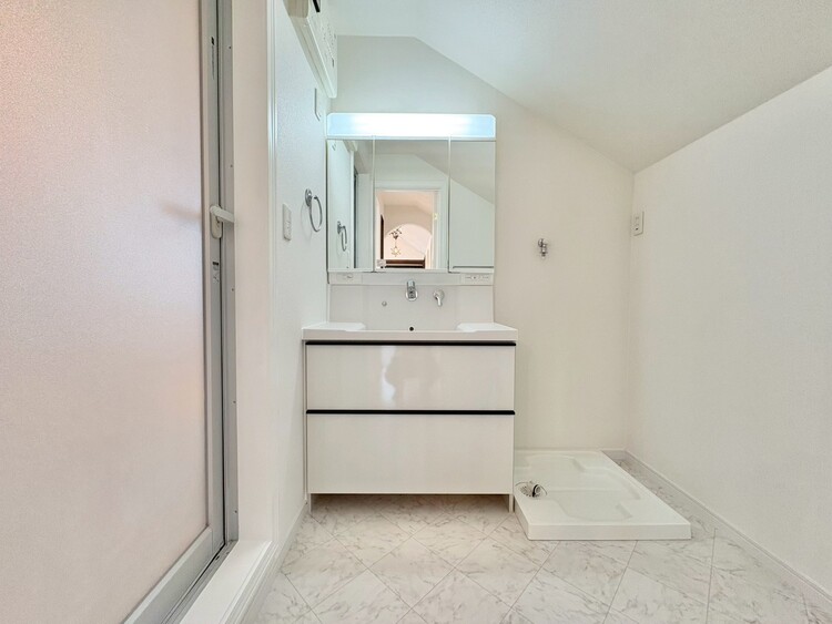 洗面 清潔感と心地よさを重視した、上質感漂うパウダールーム。