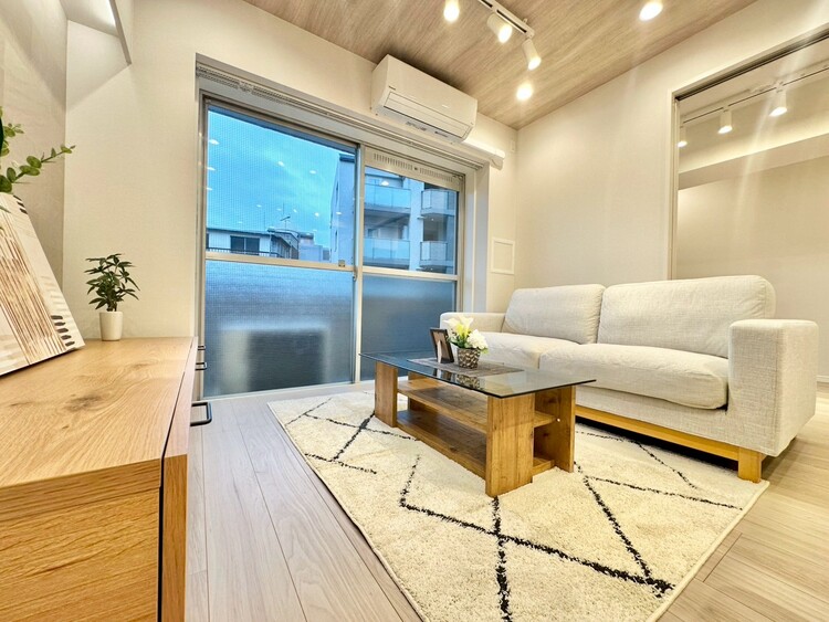 居間 飾り過ぎないシンプルな内装と偏り過ぎないデザインで統一しました。