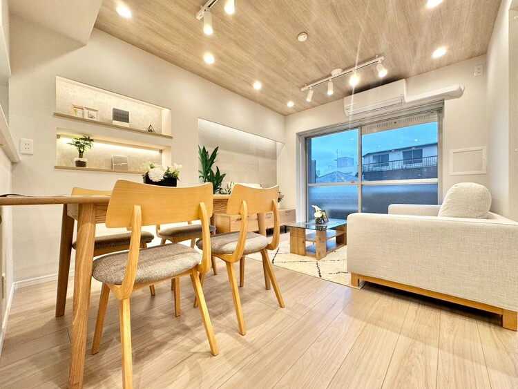 居間 快適に過ごす毎日を求めて、暮らしの中でご自身の「マイホーム」に創り上げてください。